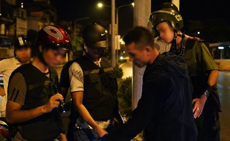 Hà Nội: Cảnh sát liên tiếp bắt giữ tội phạm ma túy, cướp trong đêm - Ảnh 2