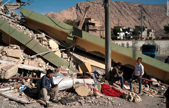 Chùm ảnh trận động đất Iran-Iraq làm hơn 7.000 người thương vong - Ảnh 1