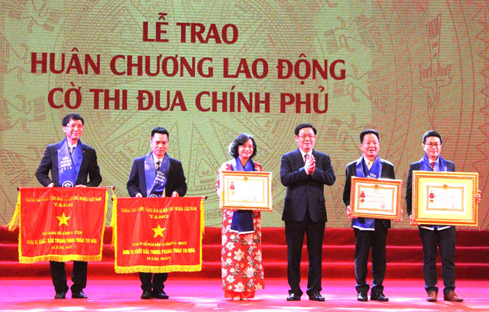 Văn Phú – Invest được tôn vinh tại Đêm Doanh Nghiệp 2018 - Ảnh 1