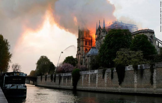Vì sao không thể nhanh chóng dập tắt đám cháy tại Nhà Thờ Đức Bà Paris? - Ảnh 1