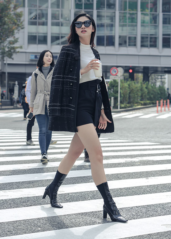 Á hậu Thanh Tú khoe chân dài giữa cái lạnh 14 độ ở Nhật Bản - Ảnh 6