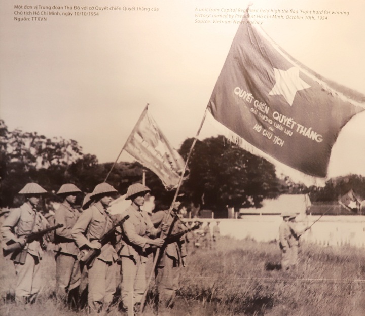 Hình ảnh hiếm về ngày Giải phóng Thủ đô năm 1954 - Ảnh 4