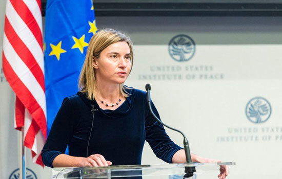 EU hối thúc các doanh nghiệp chống lại lệnh cấm vận của Mỹ với Iran - Ảnh 1