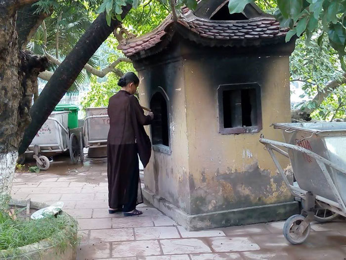 Hà Nội: Người dân lên chùa nguyện cầu mùa Vu Lan - Ảnh 4