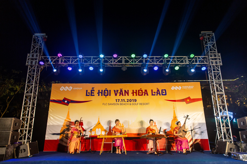 Du khách FLC Sầm Sơn mãn nhãn với đêm Lễ hội Văn hóa Lào - Ảnh 1