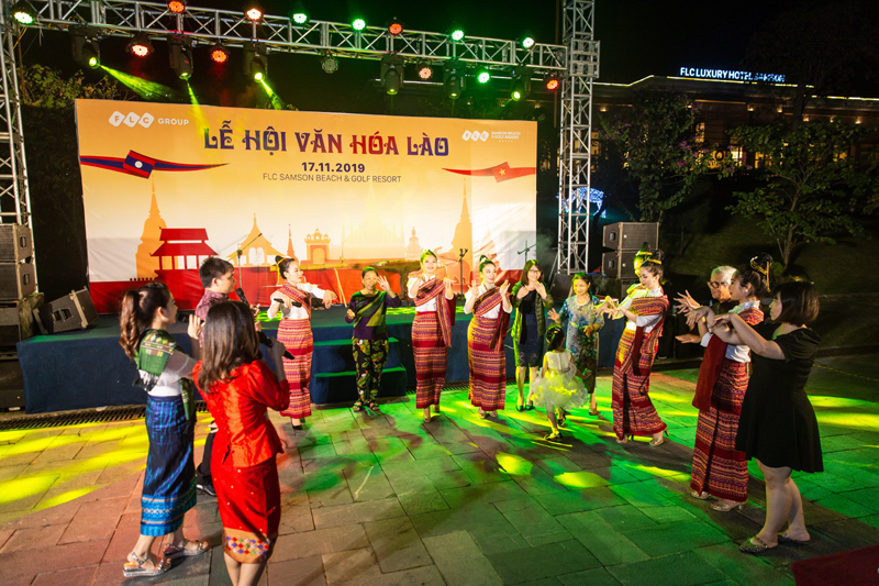 Du khách FLC Sầm Sơn mãn nhãn với đêm Lễ hội Văn hóa Lào - Ảnh 6