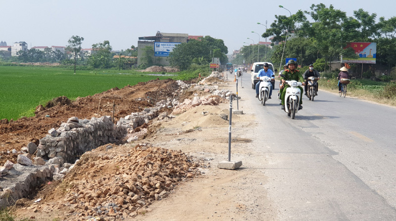 Tại huyện Thanh Oai: Thi công nâng cấp Quốc lộ 21B gây mất an toàn giao thông - Ảnh 4