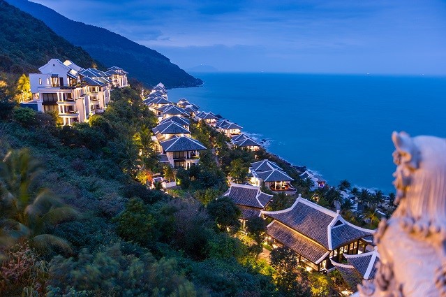 InterContinental Danang Sun Peninsula Resort lọt “Top 4 khu nghỉ dưỡng hàng đầu thế giới” - Ảnh 1
