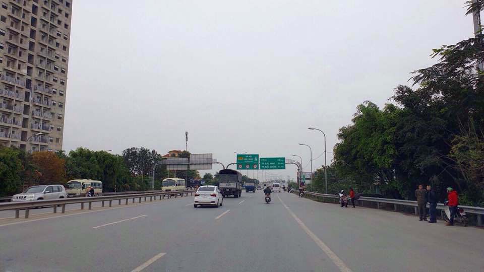 Đảm bảo thông thoáng, sạch đẹp các tuyến đường trên địa bàn huyện Gia Lâm - Ảnh 1