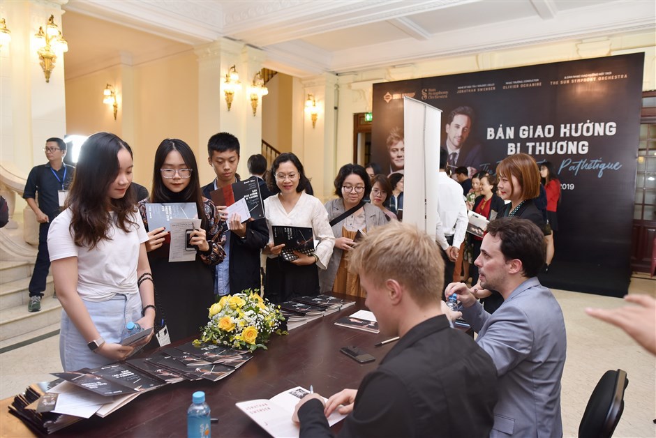 Nghệ sĩ trẻ Jonathan Swensen chinh phục khán giả Việt Nam với tiếng đàn cello - Ảnh 3