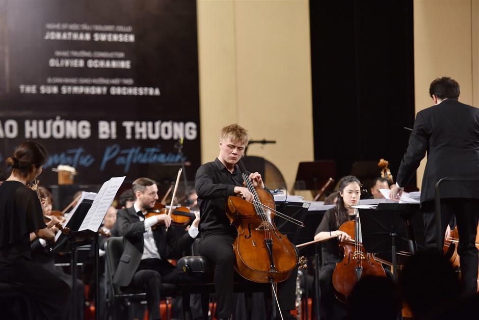 Nghệ sĩ trẻ Jonathan Swensen chinh phục khán giả Việt Nam với tiếng đàn cello - Ảnh 2