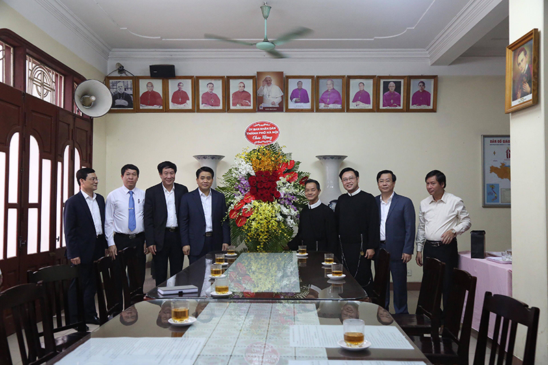 Chủ tịch Nguyễn Đức Chung chúc mừng Chánh xứ Giáo xứ Thái Hà được tái bổ nhiệm - Ảnh 1