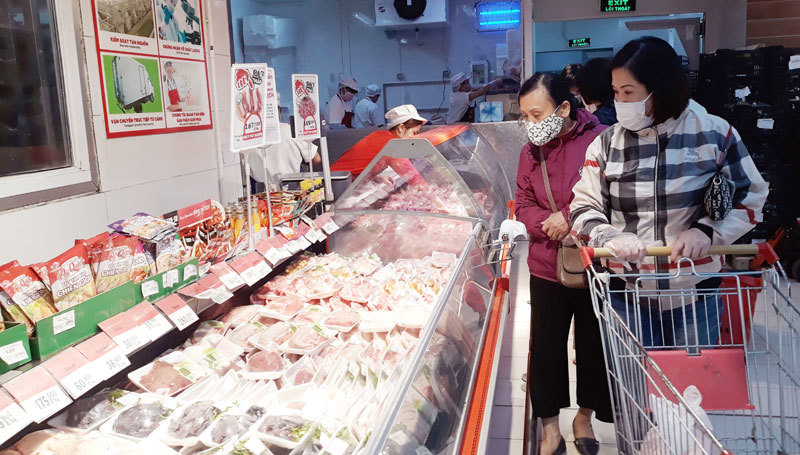 Ngày đầu doanh nghiệp cam kết hạ giá thịt lợn: Giá thịt vẫn neo ở mức cao - Ảnh 1