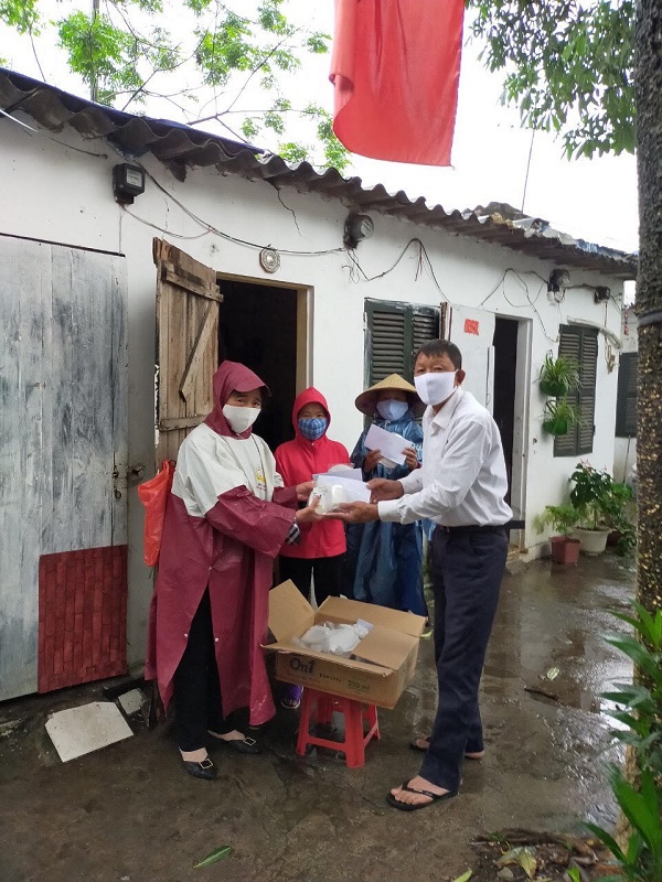 Huyện Thanh Trì: Góp sức chống dịch bằng cả tấm lòng - Ảnh 2
