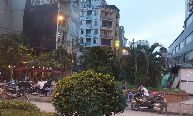 Hà Đông: Vi phạm trật tự đô thị tràn lan trên phố Ngô Thì Nhậm, phường Hà Cầu - Ảnh 3