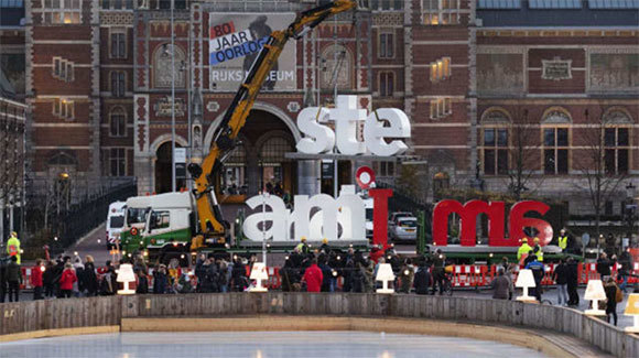 Thủ đô Amsterdam tìm cách "đuổi" khách du lịch - Ảnh 2