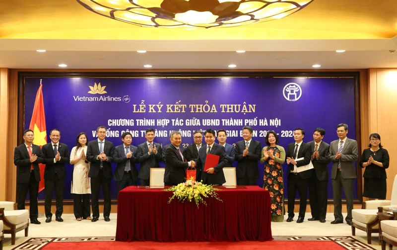 TP Hà Nội - Vietnam Airlines ký kết thỏa thuận hợp tác giai đoạn 2019-2024 - Ảnh 1