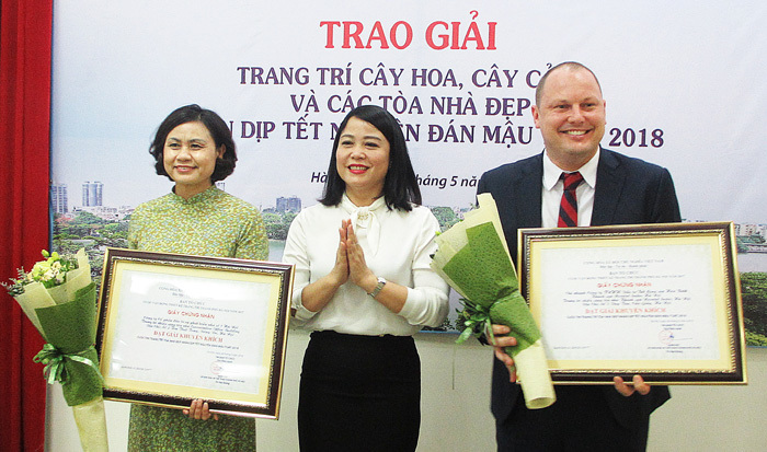 Hà Nội trao giải cho nhiều doanh nghiệp, đơn vị trang trí cây hoa, cây cảnh, toà nhà đẹp - Ảnh 2