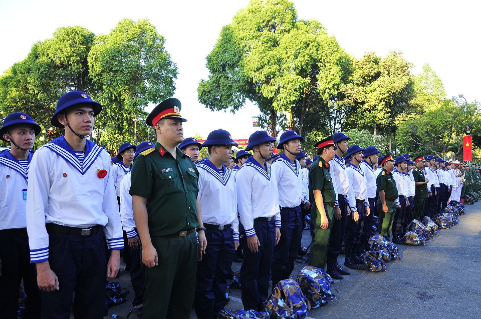 Gần 4.500 thanh niên TP Hồ Chí Minh hăng hái lên đường nhập ngũ - Ảnh 2