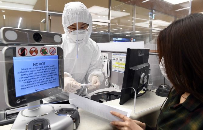 Dịch Covid-19: Hàn Quốc “tạm ngừng hiệu lực thị thực ngắn hạn” với người nước ngoài - Ảnh 1