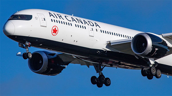 Hãng bay lớn nhất Canada nộp phạt 15.000 USD vì từ "thang máy" - Ảnh 1