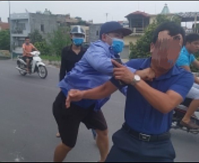 Lãnh đạo phường Long Biên yêu cầu xử lý nghiêm đối tượng hành hung phóng viên - Ảnh 1