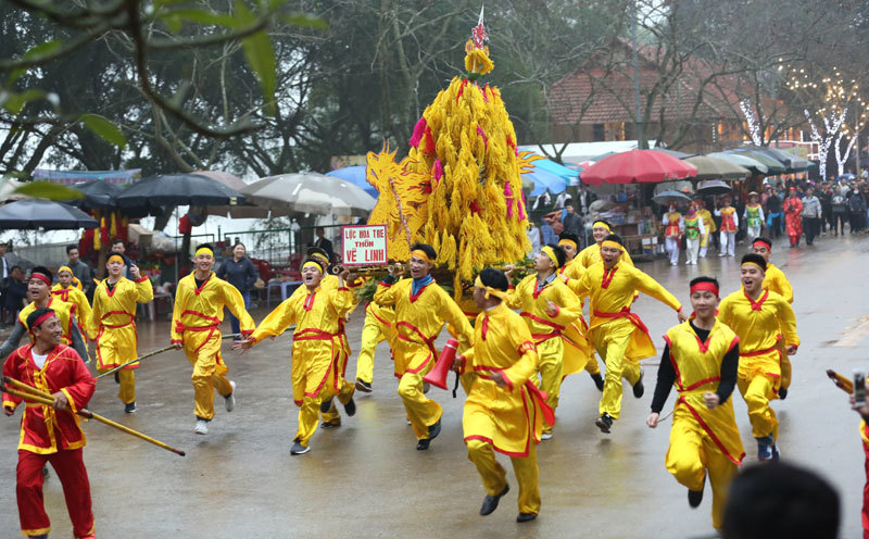 Hà Nội tìm kịch bản mới cho các lễ hội phản cảm - Ảnh 1