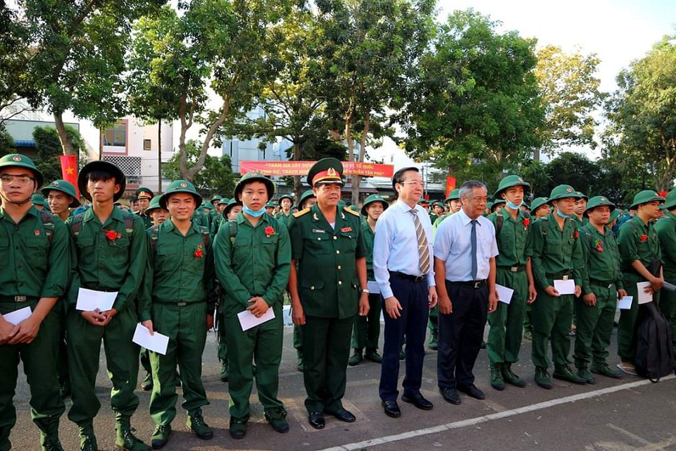 Gần 4.500 thanh niên TP Hồ Chí Minh hăng hái lên đường nhập ngũ - Ảnh 9