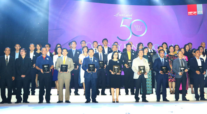 Tập đoàn Xây dựng Hòa Bình Đạt Top 3 Công ty Kinh doanh hiệu quả nhất Việt Nam 2017 - Ảnh 2