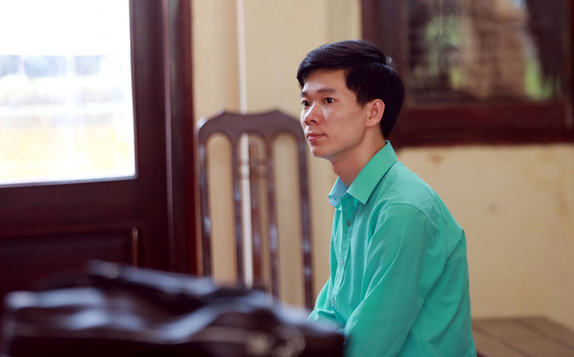 Vụ án chạy thận ở Hòa Bình: Thay đổi tội danh đối với bác sỹ Hoàng Công Lương - Ảnh 1