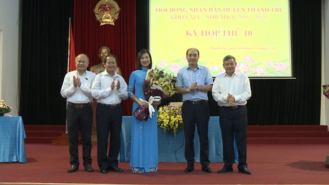 Bà Nguyễn Thị Hằng được bầu giữ chức Phó Chủ tịch HĐND huyện Thanh Trì - Ảnh 1