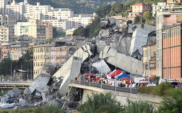 Số người chết trong thảm kịch sập cầu ở Italia tăng cao, nguy cơ được cảnh báo từ năm 2016 - Ảnh 1