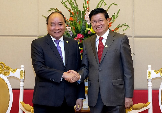 Thủ tướng Nguyễn Xuân Phúc gặp Thủ tướng Lào bên lề Hội nghị MRC - Ảnh 1