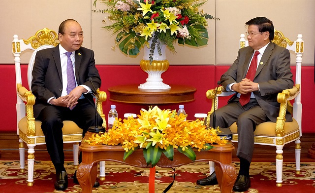 Thủ tướng Nguyễn Xuân Phúc gặp Thủ tướng Lào bên lề Hội nghị MRC - Ảnh 2