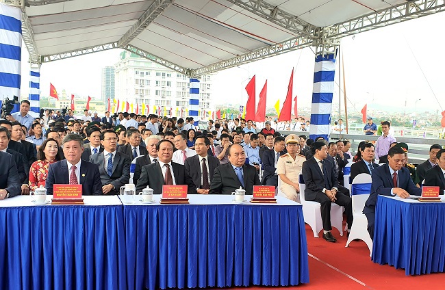 Thủ tướng Nguyễn Xuân Phúc dự lễ thông xe cầu vòm nhịp lớn nhất Việt Nam - Ảnh 2
