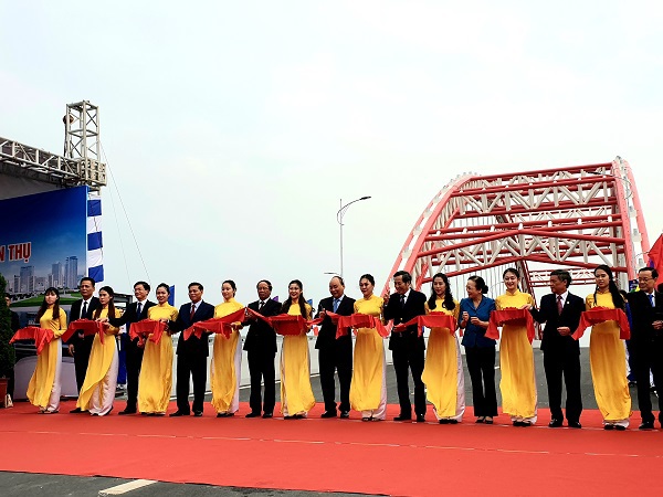 Thủ tướng Nguyễn Xuân Phúc dự lễ thông xe cầu vòm nhịp lớn nhất Việt Nam - Ảnh 3