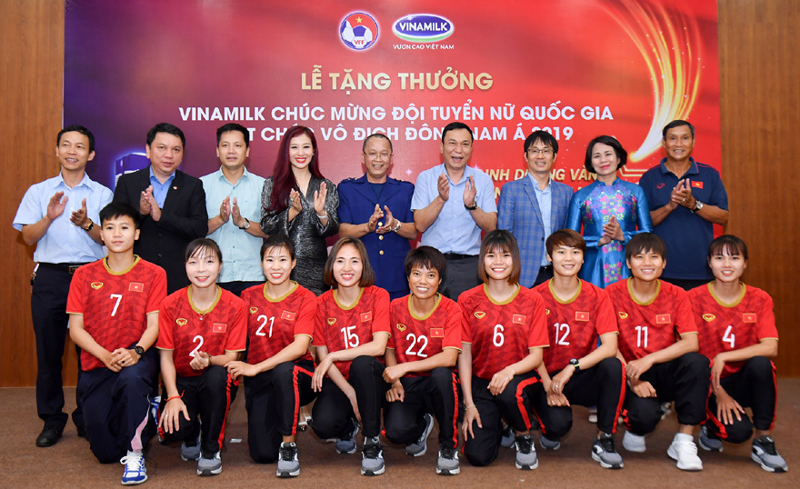 Vinamilk trao thưởng 1 tỷ đồng cho đội tuyển nữ Việt Nam - Ảnh 3