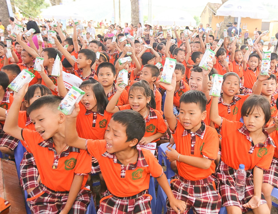 Quỹ sữa Vươn cao Việt Nam và Vinamilk chung tay vì trẻ em Hưng Yên - Ảnh 3