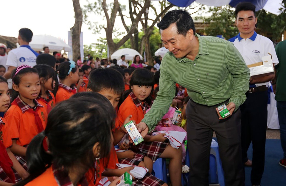 Quỹ sữa Vươn cao Việt Nam và Vinamilk chung tay vì trẻ em Hưng Yên - Ảnh 2