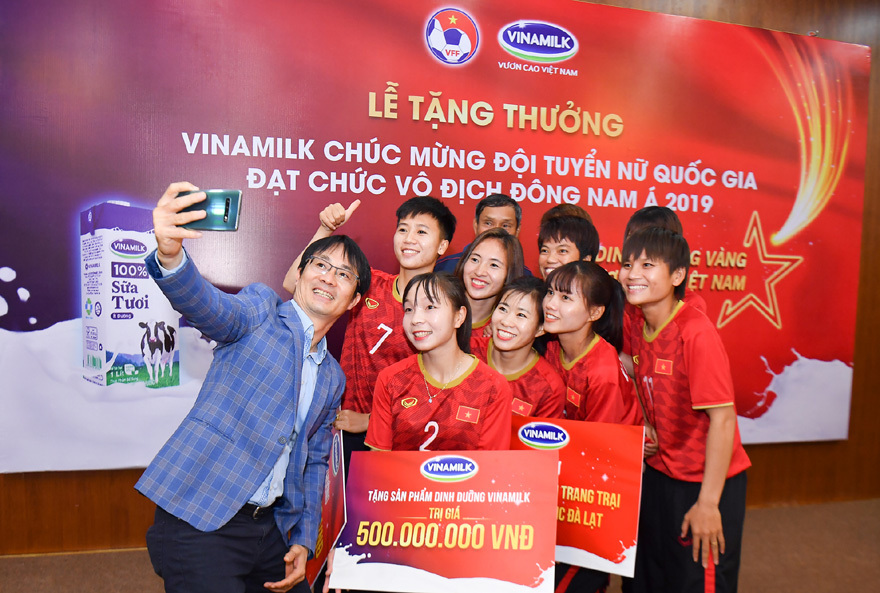 Vinamilk trao thưởng 1 tỷ đồng cho đội tuyển nữ Việt Nam - Ảnh 5