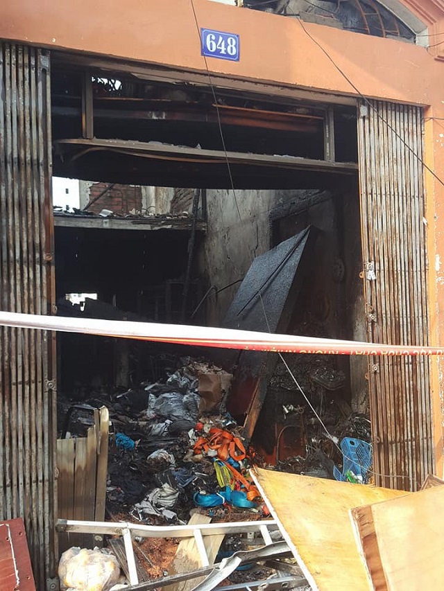 Hiện trường tan hoang sau vụ cháy 2 căn nhà trong khu dân cư ở Hải Phòng - Ảnh 4