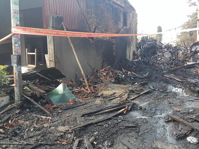 Hiện trường tan hoang sau vụ cháy 2 căn nhà trong khu dân cư ở Hải Phòng - Ảnh 5