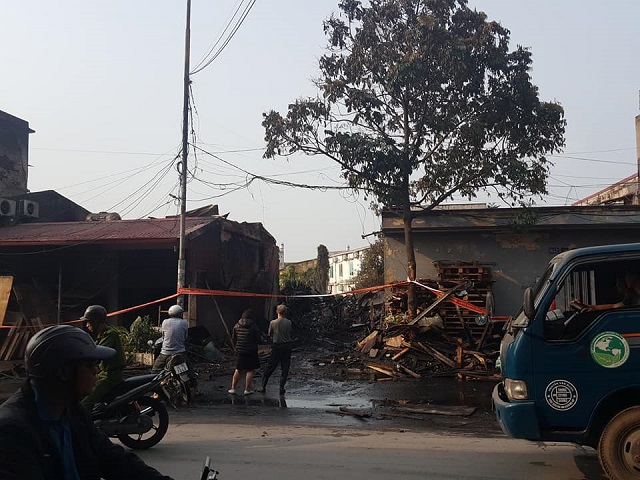 Hiện trường tan hoang sau vụ cháy 2 căn nhà trong khu dân cư ở Hải Phòng - Ảnh 1