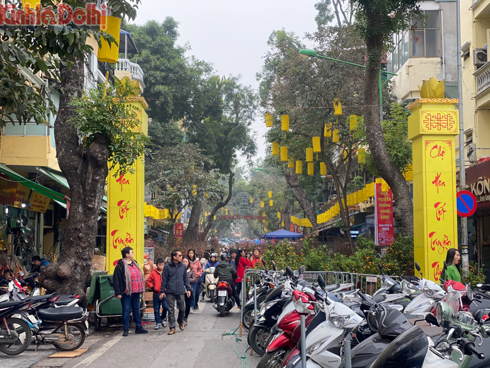 [Ảnh] Chợ hoa lâu năm ở Hà Nội tấp nập những ngày cận Tết Nguyên đán 2020 - Ảnh 1