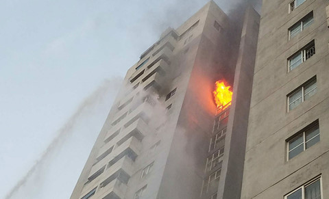 Ảnh cháy lớn tại chung cư Fodacon ở quận Hà Đông - Ảnh 1