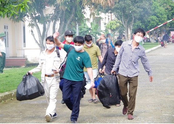Hà Tĩnh: Gần 400 công dân trở về gia đình sau 21 ngày cách ly tập trung - Ảnh 3
