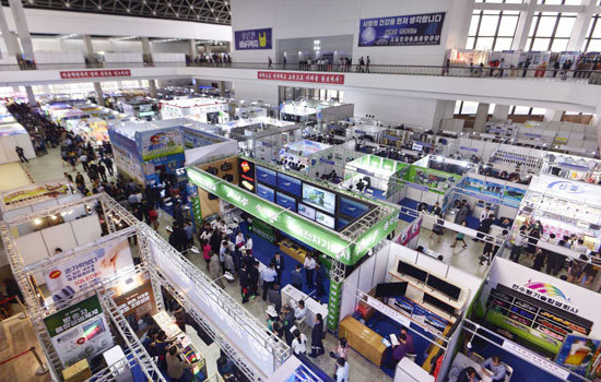Hàng trăm DN nước ngoài dự hội chợ thương mại tại Triều Tiên bất chấp lệnh trừng phạt - Ảnh 1