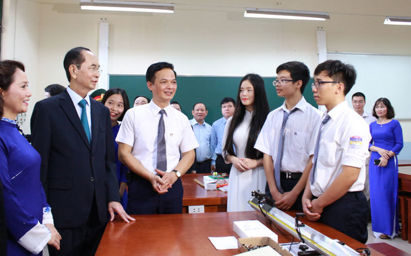 Chủ tịch nước Trần Đại Quang dự lễ khai giảng ở Trường THPT Chu Văn An - Ảnh 7