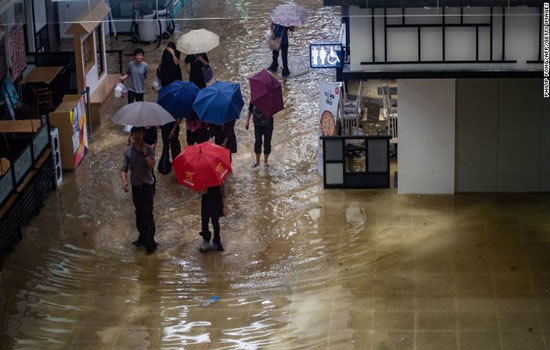 Mangkhut càn quét Hồng Kông, Macau đóng cửa sòng bài vì siêu bão - Ảnh 3