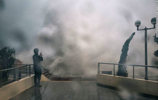 Mangkhut càn quét Hồng Kông, Macau đóng cửa sòng bài vì siêu bão - Ảnh 5